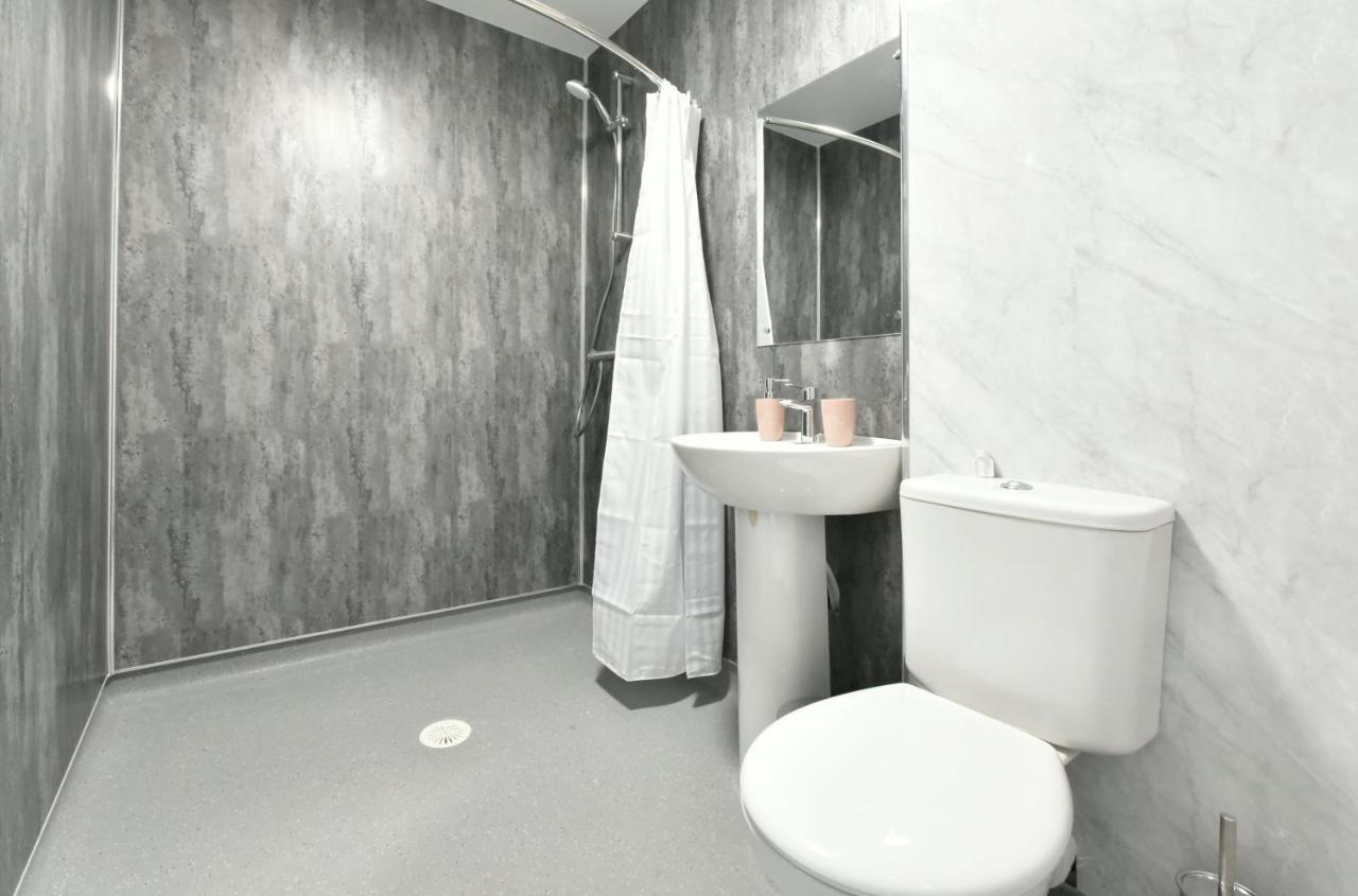 The Breath Taking Cube Aparthotel Pontefract Ngoại thất bức ảnh