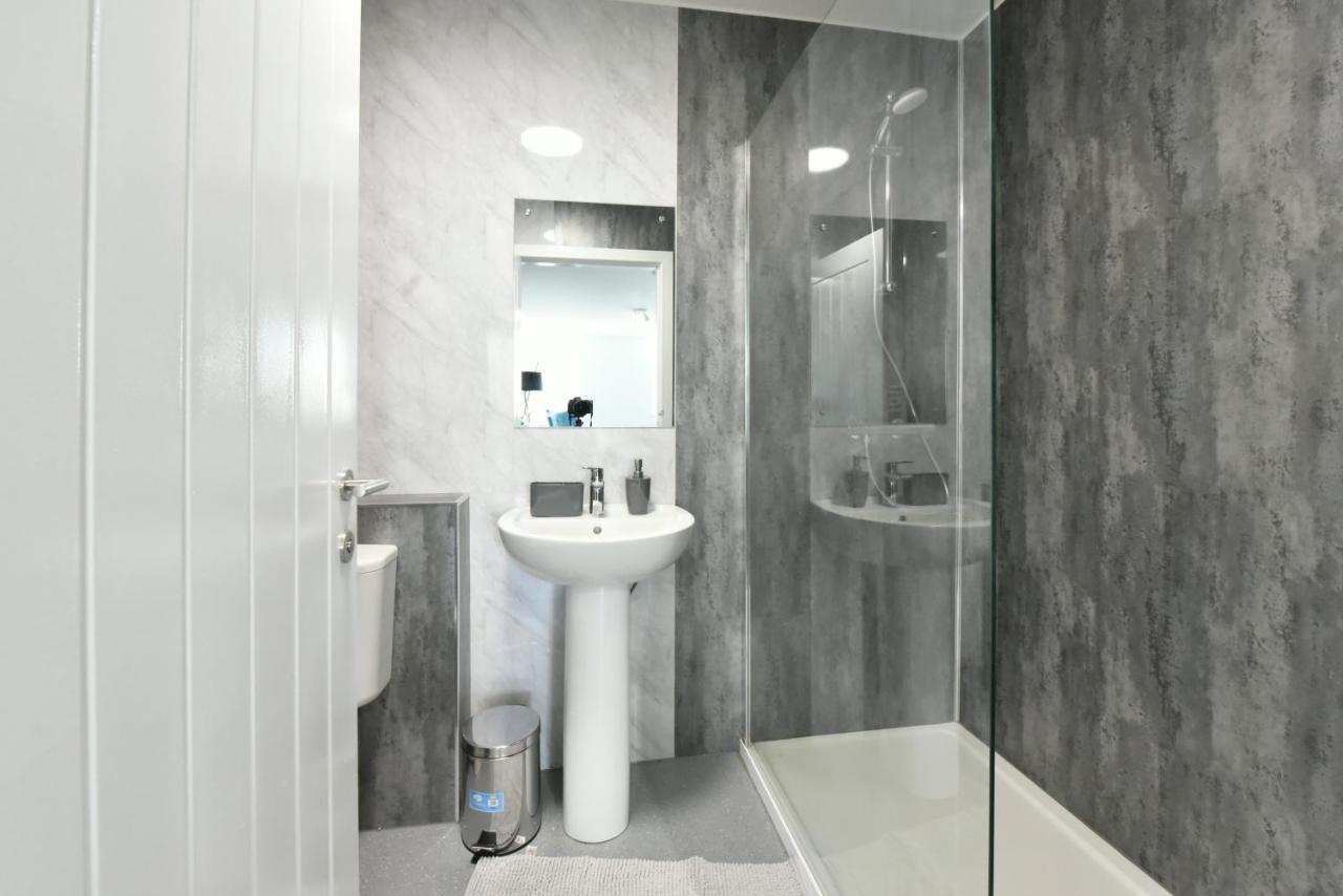 The Breath Taking Cube Aparthotel Pontefract Ngoại thất bức ảnh
